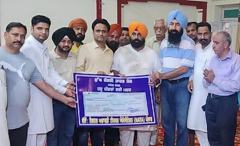 ਨੈਸ਼ਨਲ ਐਵਾਰਡੀ ਅਧਿਆਪਕਾਂ ਨੇ ਅਧਿਆਪਕ ਦਿਵਸ ਮੌਕੇ ਹੜ੍ਹ ਰਾਹਤ ਕਾਰਜਾਂ ਲਈ ਦਿੱਤੇ 1.25 ਲੱਖ ਰੁਪਏ