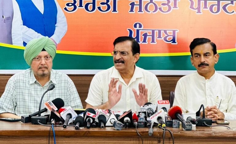 ਰੇਤ ਲੁੱਟ ਤੋਂ ਲੈ ਕੇ ਆਫ਼ਤ ਫੰਡਾਂ ਤੱਕ—ਭਗਵੰਤ-ਕੇਜਰੀਵਾਲ ਜੋੜੀ ਨੂੰ ਦੇਣਾ ਪਵੇਗਾ ਜਵਾਬ ”