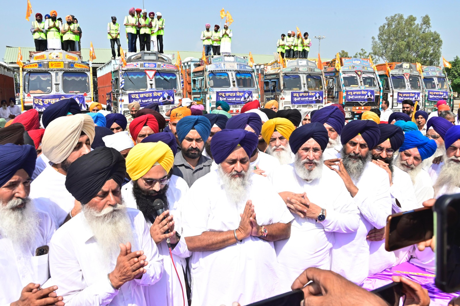 ਸੁਖਬੀਰ ਸਿੰਘ ਬਾਦਲ ਵੱਲੋਂ ਗੁਰਦਾਸਪੁਰ ਤੇ ਜਲੰਧਰ ’ਚ ਵੰਡਣ ਵਾਸਤੇ 100 ਟਰੱਕ ਮੱਕੀ ਦੇ ਅਚਾਰ ਦੇ ਰਵਾਨਾ