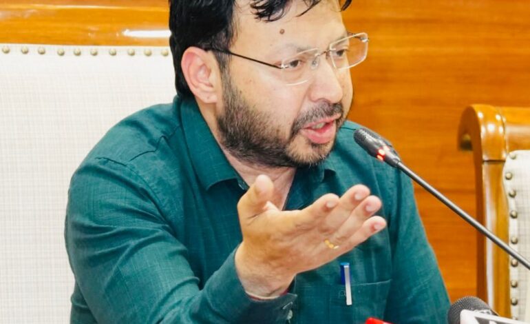 ਸੀਵਰੇਜ ਨੈੱਟਵਰਕਾਂ ਨੂੰ ਬਹਾਲ ਕਰਨ ਲਈ 4407 ਸੀਵਰਮੈਨ 24 ਘੰਟੇ ਕੰਮ ਕਰ ਰਹੇ: ਡਾ. ਰਵਜੋਤ ਸਿੰਘ