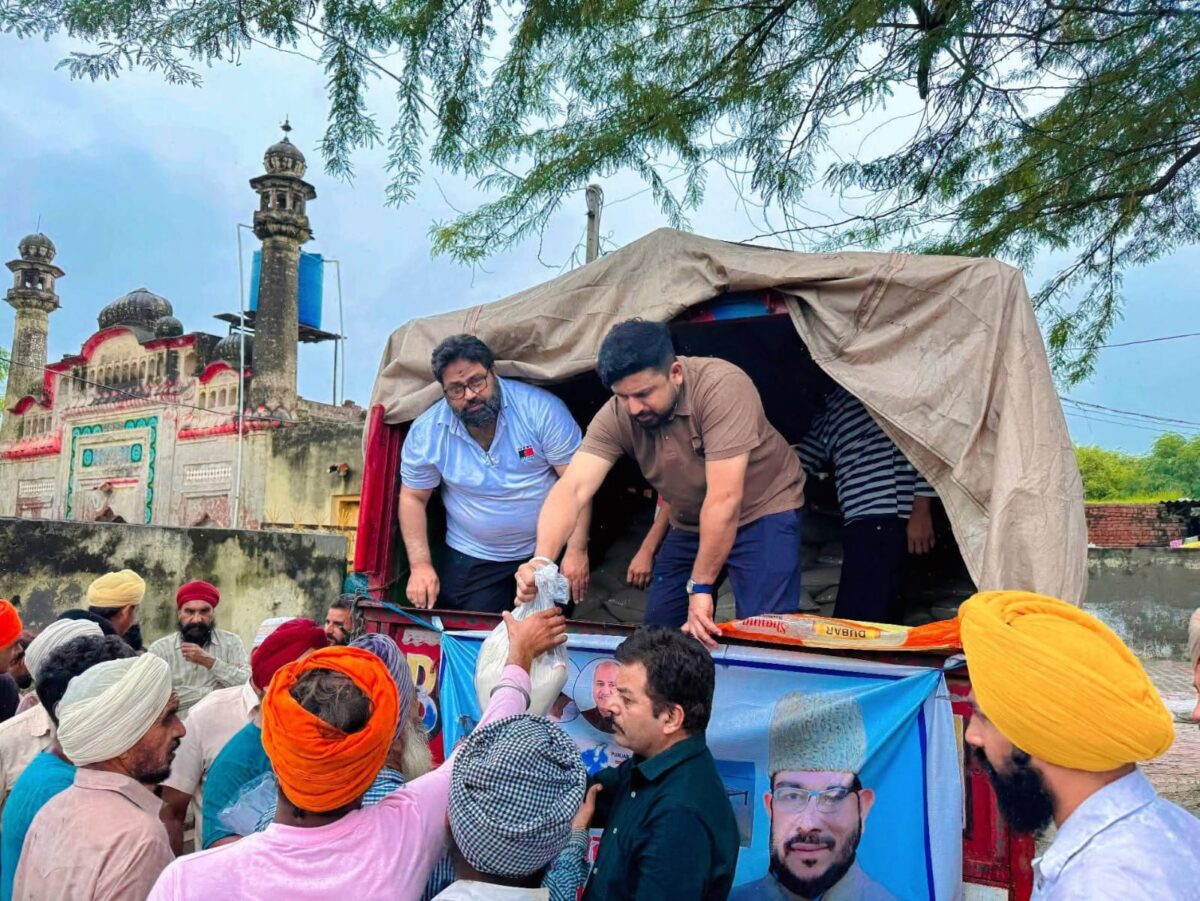 ਮਲੇਰਕੋਟਲਾ ਦੇ ਵਿਧਾਇਕ ਜਮੀਲ ਉਰ ਰਹਿਮਾਨ ਨੇ ਜ਼ਿਲ੍ਹਾ ਗੁਰਦਾਸਪੁਰ ਦੇ ਹੜ੍ਹ ਪੀੜ੍ਹਤਾਂ ਲਈ ਰਾਹਤ ਸਮਗਰੀ ਦਾ ਟਰੱਕ ਭੇਜਿਆ