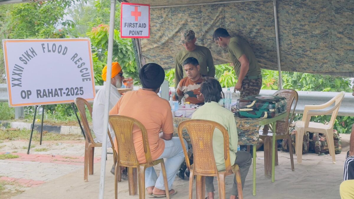 ਭਾਰਤੀ ਫ਼ੌਜ ਵੱਲੋਂ ਗੁਰਦਾਸਪੁਰ ਦੇ ਹੜ੍ਹ ਪ੍ਰਭਾਵਿਤ ਖੇਤਰਾਂ ਵਿੱਚ ਮੁਫ਼ਤ ਮੈਡੀਕਲ ਕੈਂਪ ਅਤੇ ਰਾਹਤ ਕਾਰਜ ਜਾਰੀ