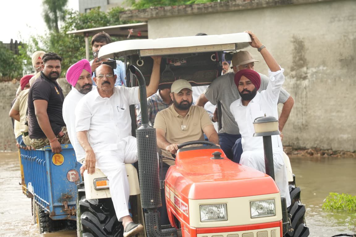 ਹੜ੍ਹਾਂ ਤੋਂ ਪ੍ਰਭਾਵਿਤ 15688 ਵਿਅਕਤੀਆਂ ਨੂੰ ਸੁਰੱਖਿਅਤ ਥਾਵਾਂ ‘ਤੇ ਪਹੁੰਚਾਇਆ, 7144 ਵਿਅਕਤੀ ਰਾਹਤ ਕੈਂਪਾਂ ‘ਚ ਠਹਿਰਾਏ: ਹਰਦੀਪ ਸਿੰਘ ਮੁੰਡੀਆਂ