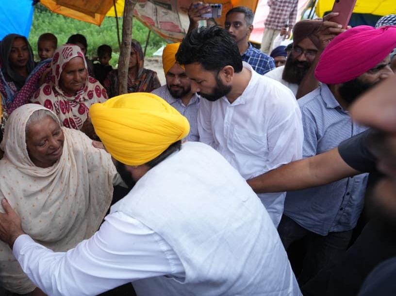 ਮੁੱਖ ਮੰਤਰੀ ਵੱਲੋਂ ਹੁਸ਼ਿਆਰਪੁਰ ਜ਼ਿਲ੍ਹੇ ਦੇ ਹੜ੍ਹ ਪ੍ਰਭਾਵਿਤ ਖੇਤਰਾਂ ਵਿੱਚ ਰਾਹਤ ਤੇ ਬਚਾਅ ਕਾਰਜਾਂ ਦਾ ਜਾਇਜ਼ਾ