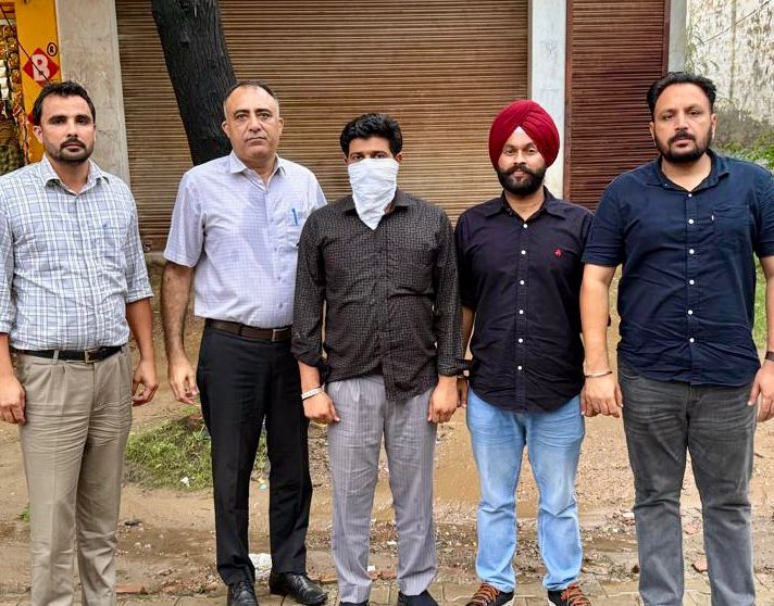 1.5 ਲੱਖ ਰੁਪਏ ਦੀ ਰਿਸ਼ਵਤ ਲੈਂਦਾ ਜੰਗਲਾਤ ਗਾਰਡ ਵਿਜੀਲੈਂਸ ਬਿਊਰੋ ਨੇ ਰੰਗੇ ਹੱਥੀਂ ਕੀਤਾ ਕਾਬੂ