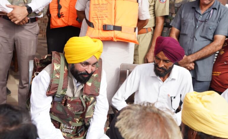 ਮੁੱਖ ਮੰਤਰੀ ਦੀ ਸਿਹਤ ਵਿਗੜ੍ਹੀ, ਕੇਜਰੀਵਾਲ ਹਾਲ ਜਾਨਣ ਲਈ ਪਹੁੰਚੇ