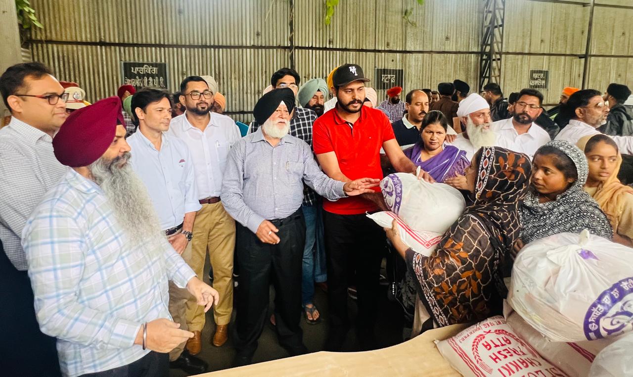 ਔਖੀ ਘੜੀ ‘ਚ ਹੜ੍ਹ ਪੀੜਤਾਂ ਦੀ ਸਹਾਇਤਾ ਲਈ ਡੇਰਾ ਬਾਬਾ ਨਾਨਕ ਪਹੁੰਚੇ ਡਾ. ਐੱਸ.ਪੀ ਸਿੰਘ ਉਬਰਾਏ