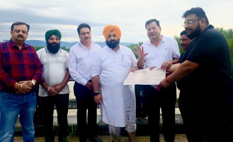 ਪੰਜਾਬ ਅਨ-ਏਡਿਡ ਕਾਲਜ ਐਸੋਸੀਏਸ਼ਨ ਨੇ ਪੰਜਾਬ ਹੜ੍ਹ ਰਾਹਤ ਕਾਰਜਾਂ ਲਈ 11 ਲੱਖ ਰੁਪਏ ਦਿੱਤੇ