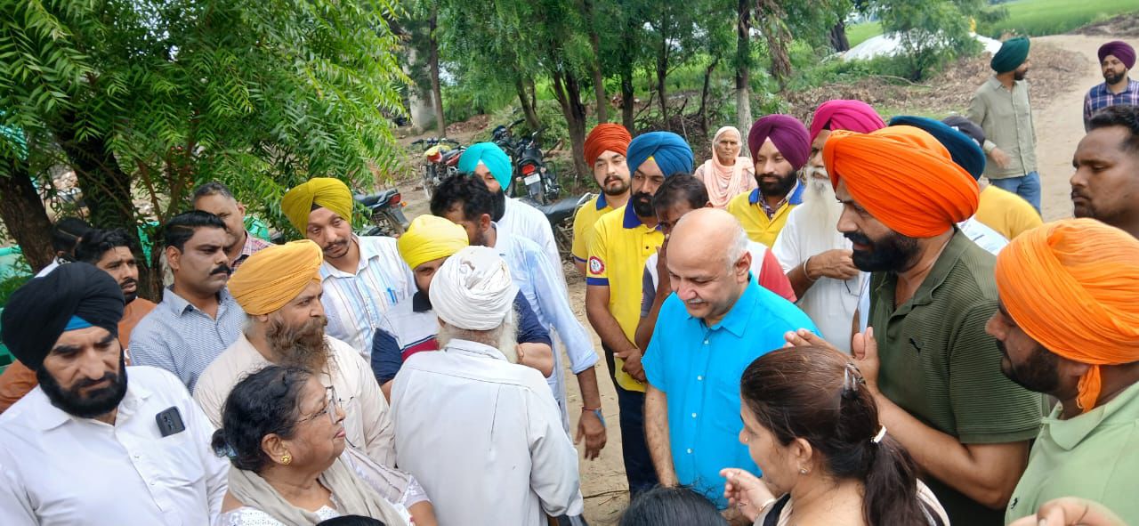 ਬੰਨ੍ਹਾਂ ਦੀ ਮਜ਼ਬੂਤੀ ਲਈ ਯਤਨ: ਕੈਬਨਿਟ ਮੰਤਰੀ ਭੁੱਲਰ ਅਤੇ ਹਰਭਜਨ ਸਿੰਘ ਈਟੀਓ ਬਿਆਸ ਦਰਿਆ ਦੇ ਕਮਜ਼ੋਰ ਹਿੱਸਿਆ ਨੂੰ ਮਜ਼ਬੂਤ ਕਰਨ ਦੇ ਕਾਰਜ ‘ਚ ਸਹਿਯੋਗ ਦਿੱਤਾ