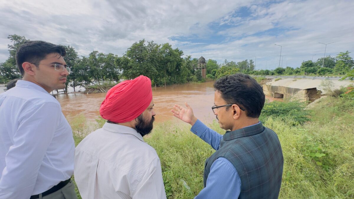 ਕੇਂਦਰ ਸਰਕਾਰ ਦੀ ਟੀਮ ਵੱਲੋਂ ਜ਼ਿਲ੍ਹਾ ਗੁਰਦਾਸਪੁਰ ਦੇ ਹੜ੍ਹ ਪ੍ਰਭਾਵਿਤ ਖੇਤਰਾਂ ਦਾ ਦੌਰਾ