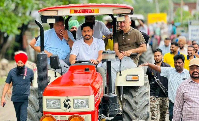 ਪੰਜਾਬ ਇੰਚਾਰਜ ਅਤੇ ਆਪ ਦੇ ਸੀਨੀਅਰ ਆਗੂ ਮਨੀਸ਼ ਸਿਸੋਦੀਆ ਅਤੇ ਵਿਧਾਇਕ ਸ਼ੈਰੀ ਕਲਸੀ ਨੇ ਦੀਨਾਨਗਰ ਦੇ ਹੜ ਪ੍ਰਭਾਵਿਤ ਖੇਤਰ ਦਾ ਲਿਆ ਜਾਇਜ਼ਾ- ਪਿੰਡ ਵਾਸੀਆਂ ਨੂੰ ਮਿਲੇ