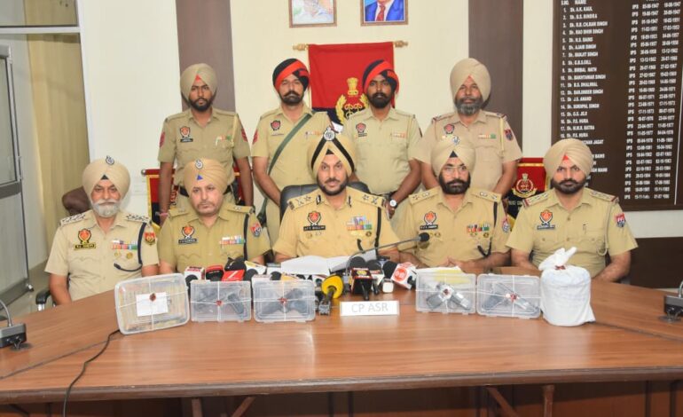 ਸਰਹੱਦ ਪਾਰੋਂ ਚੱਲ ਰਹੇ ਤਸਕਰੀ ਰੈਕੇਟ ਦਾ ਪਰਦਾਫਾਸ਼; 2.02 ਕਿਲੋਗ੍ਰਾਮ ਹੈਰੋਇਨ, 3.5 ਲੱਖ ਰੁਪਏ ਦੀ ਡਰੱਗ ਮਨੀ, 4 ਪਿਸਤੌਲਾਂ ਸਮੇਤ ਤਿੰਨ ਗ੍ਰਿਫ਼ਤਾਰ