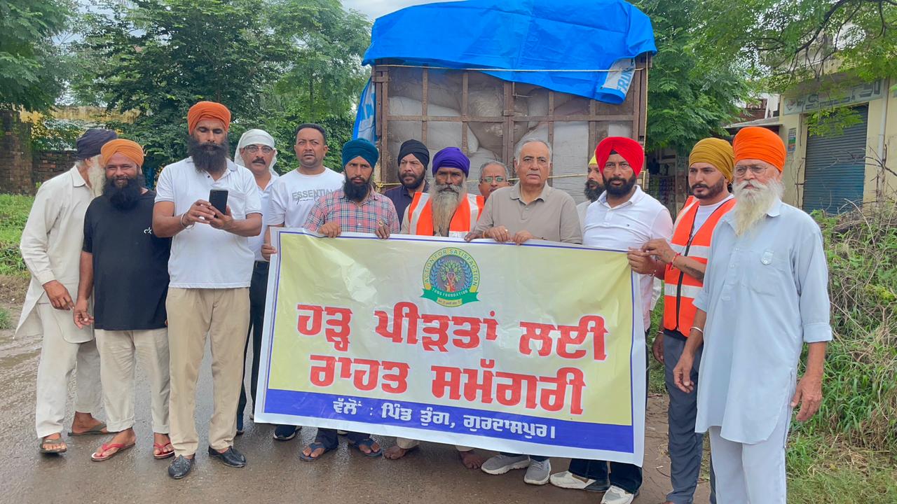ਰਮਨ ਬਹਿਲ ਨੇ ਹੜ੍ਹ ਪ੍ਰਭਾਵਿਤ ਲੋਕਾਂ ਨੂੰ ਰਾਸ਼ਨ ਕਿੱਟਾਂ ਤੇ ਤਰਪਾਲਾਂ ਵੰਡੀਆਂ