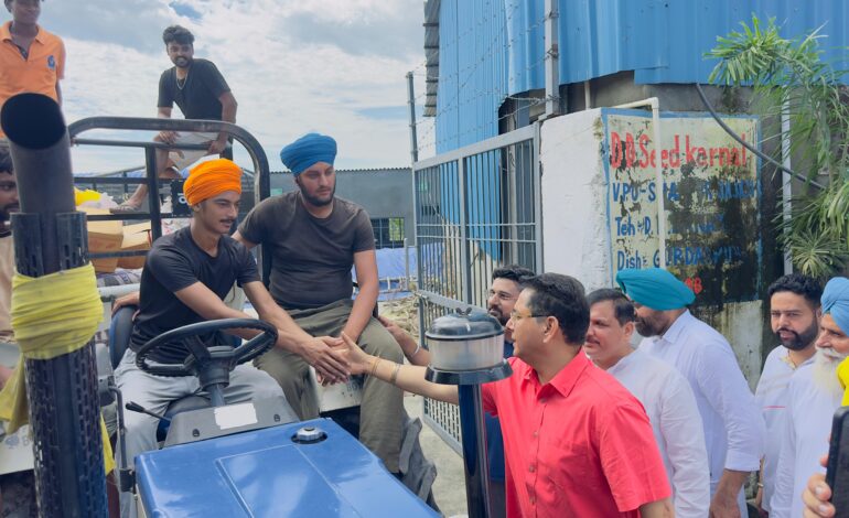 ਰਾਜ ਸਭਾ ਮੈਂਬਰ ਸੰਜੇ ਸਿੰਘ, ਕੈਬਨਿਟ ਮੰਤਰੀ ਅਮਨ ਅਰੋੜਾ ਅਤੇ ਹਰਭਜਨ ਸਿੰਘ ਈ.ਟੀ.ਓ. ਵੱਲੋਂ ਡੇਰਾ ਬਾਬਾ ਨਾਨਕ ਦੇ ਹੜ੍ਹ ਪ੍ਰਭਾਵਿਤ ਖੇਤਰਾਂ ਦਾ ਦੌਰਾ