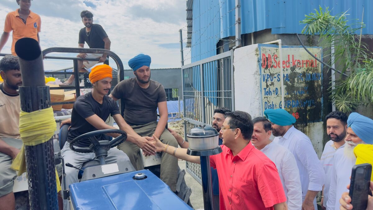 ਰਾਜ ਸਭਾ ਮੈਂਬਰ ਸੰਜੇ ਸਿੰਘ, ਕੈਬਨਿਟ ਮੰਤਰੀ ਅਮਨ ਅਰੋੜਾ ਅਤੇ ਹਰਭਜਨ ਸਿੰਘ ਈ.ਟੀ.ਓ. ਵੱਲੋਂ ਡੇਰਾ ਬਾਬਾ ਨਾਨਕ ਦੇ ਹੜ੍ਹ ਪ੍ਰਭਾਵਿਤ ਖੇਤਰਾਂ ਦਾ ਦੌਰਾ