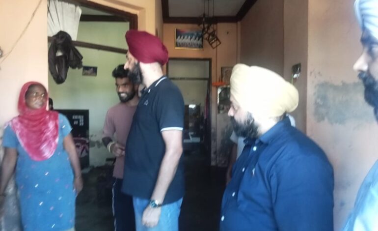 ਸੀਨੀਅਰ ਆਈ.ਏ.ਐੱਸ. ਅਧਿਕਾਰੀ ਸ੍ਰੀ ਗੁਰਕਿਰਤ ਕ੍ਰਿਪਾਲ ਸਿੰਘ ਵੱਲੋਂ ਜ਼ਿਲ੍ਹਾ ਗੁਰਦਾਸਪੁਰ ਦੇ ਹੜ੍ਹ ਪ੍ਰਭਾਵਿਤ ਇਲਾਕਿਆਂ ਦਾ ਦੌਰਾ