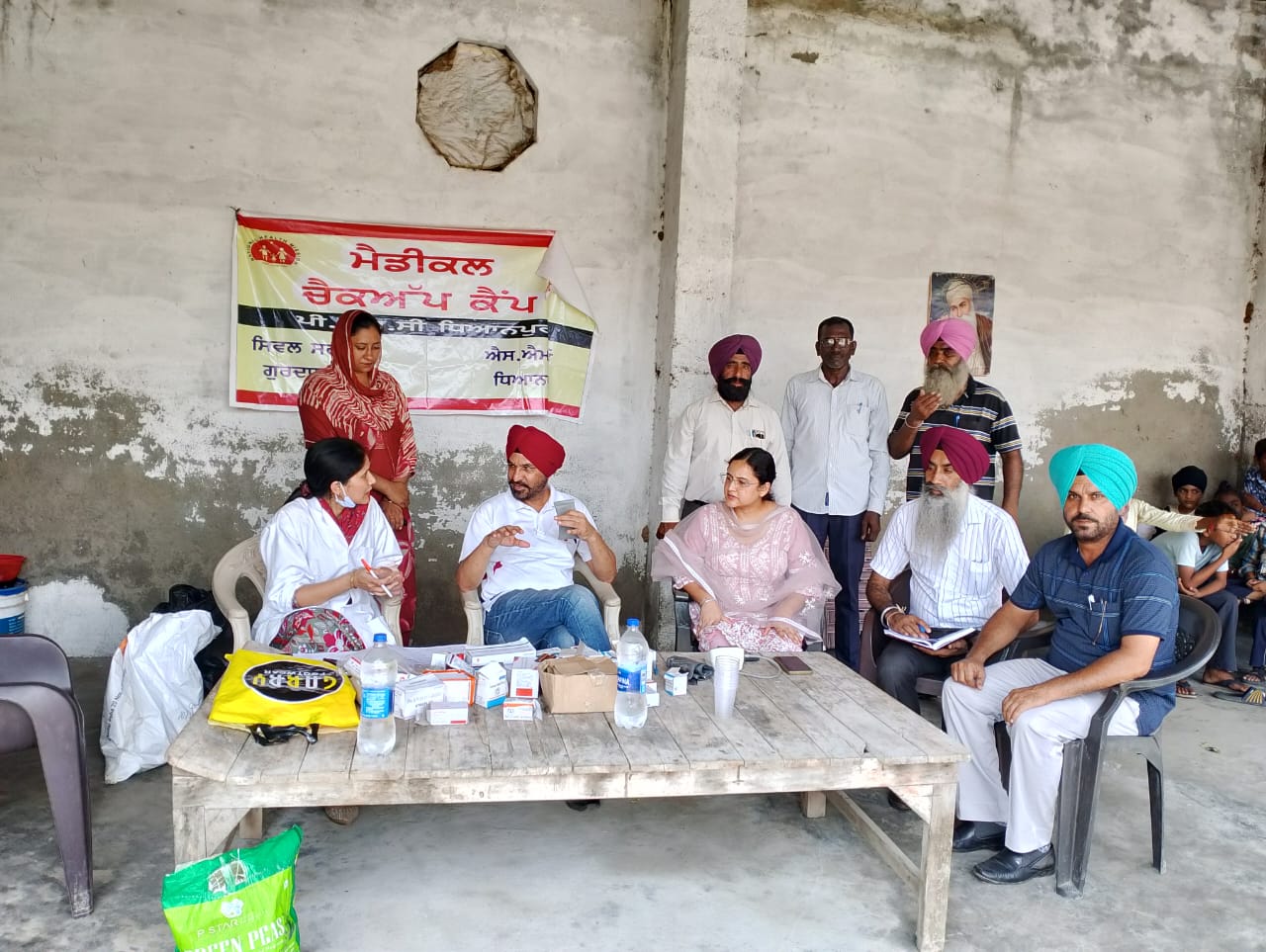 ਗੁਰਦਾਸਪੁਰ ਸਿਵਲ ਸਰਜਨ ਵੱਲੋਂ ਹੜ੍ਹ ਪ੍ਰਭਾਵਿਤ ਖੇਤਰਾਂ ਦਾ ਦੌਰਾ, ਸਿਹਤ ਪ੍ਰਬੰਧਾਂ ਦੀ ਸਮੀਖਿਆ