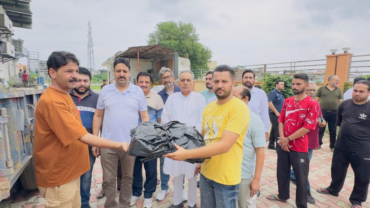 ਰਮਨ ਬਹਿਲ ਨੇ ਹੜ੍ਹ ਪ੍ਰਭਾਵਿਤ ਇਲਾਕਿਆਂ ਲਈ ਰਾਹਤ ਸਮਗਰੀ ਨੂੰ ਰਵਾਨਾਂ ਕੀਤਾ