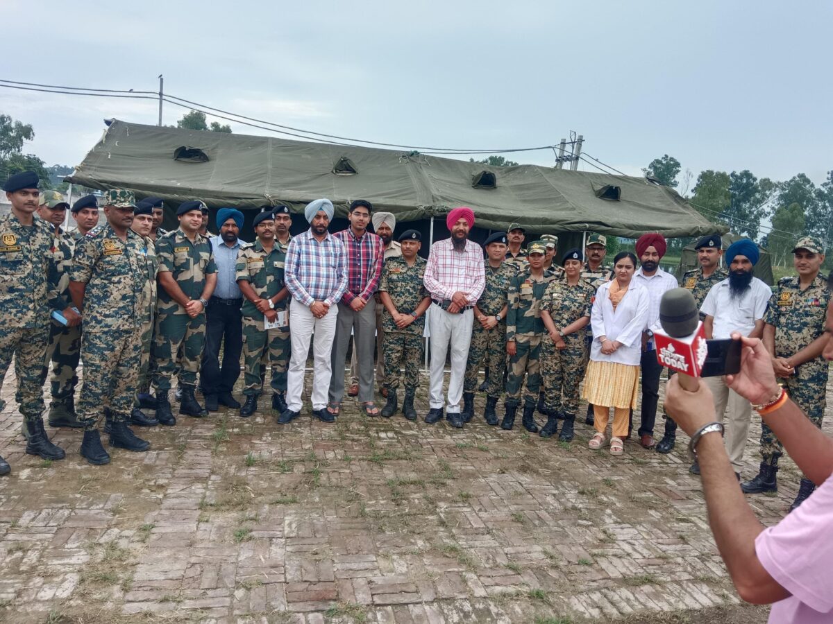 ਜ਼ਿਲ੍ਹਾ ਪ੍ਰਸ਼ਾਸਨ ਨੇ ਬੀ.ਐੱਸ.ਐੱਫ. ਦੇ ਸਹਿਯੋਗ ਨਾਲ ਡੇਰਾ ਬਾਬਾ ਨਾਨਕ ਵਿਖੇ ਮੁਫ਼ਤ ਵੈਟਰਨਰੀ ਮੈਡੀਕਲ ਲਗਾਇਆ