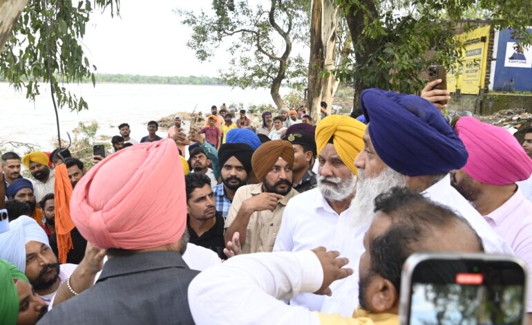 ਹੜ੍ਹ ਪ੍ਰਭਾਵਤ ਖੇਤਰਾਂ ਵਿਚ ਕਿਸਾਨਾਂ ਅਤੇ ਖੇਤ ਮਜ਼ਦੂਰਾਂ ਦੇ ਸਾਰੇ ਕਰਜ਼ੇ ਮੁਆਫ ਕੀਤੇ ਜਾਣ: ਸੁਖਬੀਰ ਸਿੰਘ ਬਾਦਲ