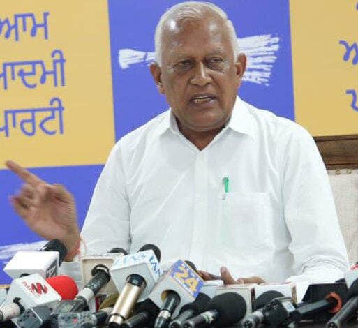 ਕੇਂਦਰੀ ਖੇਤੀਬਾੜੀ ਮੰਤਰੀ ਦੇ ਹੜ੍ਹਾਂ ਨੂੰ ਗ਼ੈਰ-ਕਾਨੂੰਨੀ ਖਣਨ ਨਾਲ ਜੋੜਨ ਦੇ ਦਾਅਵੇ ਸੱਚਾਈ ਤੋਂ ਕੋਹਾਂ ਦੂਰ: ਬਰਿੰਦਰ ਕੁਮਾਰ ਗੋਇਲ