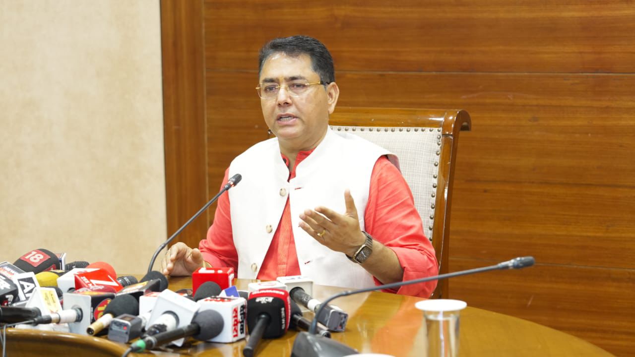 ਪ੍ਰਧਾਨ ਮੰਤਰੀ ਦੇ ਦੌਰੇ ਤੋਂ ਪਹਿਲਾਂ ਅਮਨ ਅਰੋੜਾ ਵੱਲੋਂ ਕੇਂਦਰ ਤੋਂ 20,000 ਕਰੋੜ ਰੁਪਏ ਦੇ ਰਾਹਤ ਪੈਕੇਜ ਦੀ ਮੰਗ, ਹੜ੍ਹਾਂ ਮੌਕੇ ਪੰਜਾਬ ਨੂੰ ਸੈਰ-ਸਪਾਟੇ ਵਜੋਂ ਵਰਤਣ ਲਈ ਭਾਜਪਾ ਲੀਡਰਸ਼ਿਪ ਨੂੰ ਘੇਰਿਆ