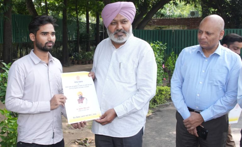 ਵਿੱਤ ਮੰਤਰੀ ਹਰਪਾਲ ਸਿੰਘ ਚੀਮਾ ਨੇ 16 ਕਲਰਕਾਂ ਨੂੰ ਸੌਂਪੇ ਨਿਯੁਕਤੀ ਪੱਤਰ