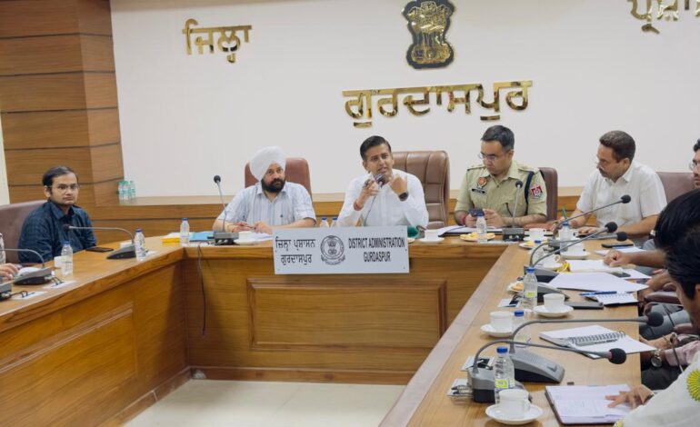 ਹਿਮਾਂਸ਼ੂ ਅਗਰਵਾਲ ਨੇ ਡਿਪਟੀ ਕਮਿਸ਼ਨਰ ਗੁਰਦਾਸਪੁਰ ਦਾ ਆਰਜ਼ੀ ਚਾਰਜ ਸੰਭਾਲਦਿਆਂ ਹੀ ਹੜ੍ਹ ਪ੍ਰਭਾਵਿਤ ਇਲਾਕਿਆਂ ਵਿੱਚ ਚੱਲ ਰਹੇ ਰਾਹਤ ਅਤੇ ਪੁਨਰਵਾਸ ਕਾਰਜਾਂ ਨੂੰ ਹੋਰ ਤੇਜ਼ ਕਰਨ ਦੀਆਂ ਹਦਾਇਤਾਂ ਦਿੱਤੀਆਂ