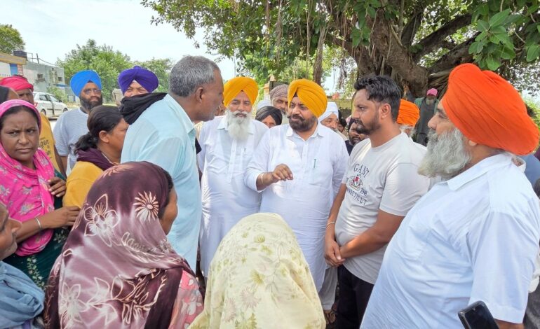 ਵਿਧਾਇਕ ਗੁਰਦੀਪ ਸਿੰਘ ਰੰਧਾਵਾ ਨੇ ਹਲਕੇ ਦੇ ਪਿੰਡਾਂ ਵਿੱਚ ਜਾ ਕੇ ਹੜ੍ਹ ਪੀੜ੍ਹਤਾਂ ਨੂੰ ਮਦਦ ਦਾ ਭਰੋਸਾ ਦਿੱਤਾ