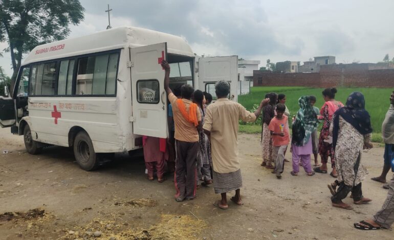 ਪੰਜਾਬ ਸਰਕਾਰ ਦੀਆਂ ਹਦਾਇਤਾਂ ਤਹਿਤ ਸਿਹਤ ਵਿਭਾਗ ਵੱਲੋਂ ਜ਼ਿਲ੍ਹਾ ਗੁਰਦਾਸਪੁਰ ਦੇ ਹੜ੍ਹ ਪ੍ਰਭਾਵਿਤ ਖੇਤਰਾਂ ਵਿੱਚ ਲਗਾਏ ਜਾ ਰਹੇ ਮੁਫ਼ਤ ਮੈਡੀਕਲ ਕੈਂਪ