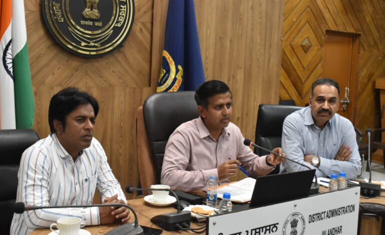 ਹਿਮਾਂਸ਼ੂ ਅਗਰਵਾਲ ਨੇ ਅਧਿਕਾਰੀਆਂ ਨੂੰ ਹੜ੍ਹ ਪ੍ਰਭਾਵਿਤ ਖੇਤਰਾਂ ਵਿੱਚ ਜਾ ਕੇ ਰਾਹਤ ਅਤੇ ਪੁਨਰਵਾਸ ਕਾਰਜਾਂ ਦੀ ਨਿਗਰਾਨੀ ਕਰਨ ਲਈ ਕਿਹਾ