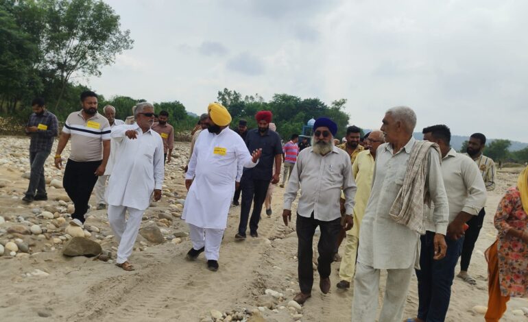 ਹੜ੍ਹ ਪ੍ਰਭਾਵਿਤ ਇਲਾਕਿਆਂ ‘ਚ ਬਿਮਾਰੀਆਂ ਦੀ ਰੋਕਥਾਮ ਲਈ ਝੋਕੀ ਸਰਕਾਰੀ ਮਸ਼ੀਨਰੀ