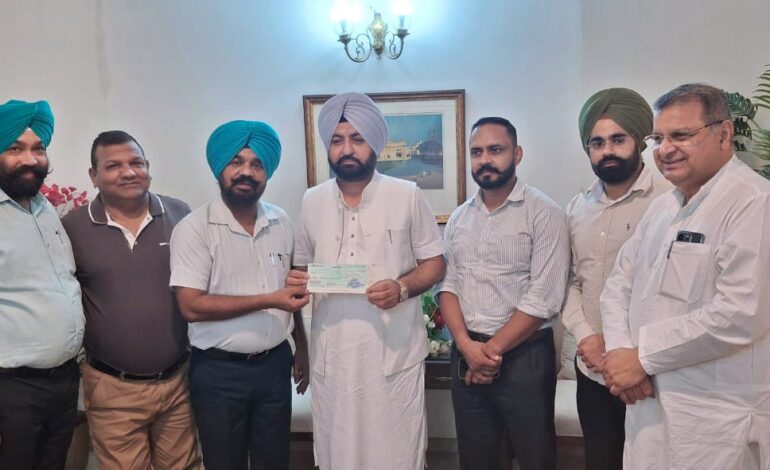 ਪੰਜਾਬ ਰੈਵੀਨਿਊ ਅਫ਼ਸਰ ਐਸੋਸੀਏਸ਼ਨ ਵੱਲੋਂ ਮੁੱਖ ਮੰਤਰੀ ਰਾਹਤ ਫ਼ੰਡ ਲਈ 10 ਲੱਖ ਰੁਪਏ ਦਾ ਯੋਗਦਾਨ