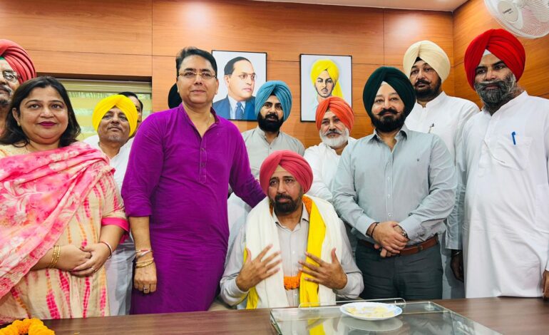 ਬਲਜਿੰਦਰ ਢਿੱਲੋਂ ਨੇ ਅਮਨ ਅਰੋੜਾ ਦੀ ਮੌਜੂਦਗੀ ਵਿੱਚ ਪੰਜਾਬ ਐਗਰੋ ਫੂਡਗ੍ਰੇਨਜ਼ ਕਾਰਪੋਰੇਸ਼ਨ ਦੇ ਚੇਅਰਮੈਨ ਵਜੋਂ ਅਹੁਦਾ ਸੰਭਾਲਿਆ