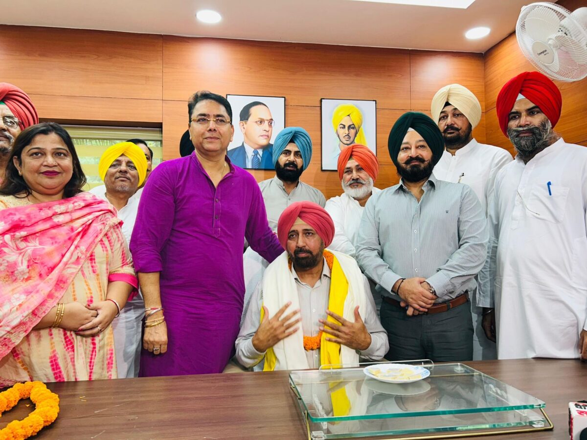 ਬਲਜਿੰਦਰ ਢਿੱਲੋਂ ਨੇ ਅਮਨ ਅਰੋੜਾ ਦੀ ਮੌਜੂਦਗੀ ਵਿੱਚ ਪੰਜਾਬ ਐਗਰੋ ਫੂਡਗ੍ਰੇਨਜ਼ ਕਾਰਪੋਰੇਸ਼ਨ ਦੇ ਚੇਅਰਮੈਨ ਵਜੋਂ ਅਹੁਦਾ ਸੰਭਾਲਿਆ