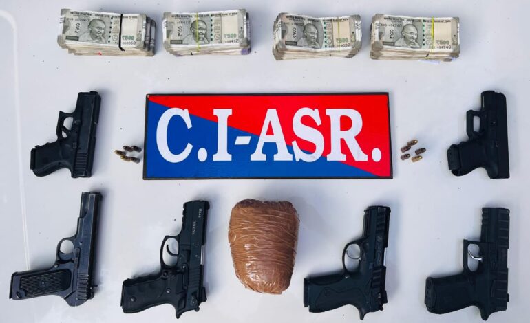 ਅੰਮ੍ਰਿਤਸਰ ਵਿੱਚ ਸਰਹੱਦ ਪਾਰੋਂ ਤਸਕਰੀ ਰੈਕੇਟ ਦਾ ਪਰਦਾਫਾਸ਼; ਛੇ ਪਿਸਤੌਲਾਂ, 1 ਕਿਲੋ ਹੈਰੋਇਨ, 6 ਲੱਖ ਰੁਪਏ ਦੀ ਡਰੱਗ ਮਨੀ ਸਮੇਤ ਪੰਜ ਗ੍ਰਿਫ਼ਤਾਰ