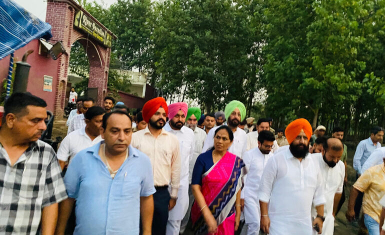 ਕੇਂਦਰੀ ਰਾਜ ਮੰਤਰੀ ਸ਼ੋਭਾ ਕਰੰਦਲਾਜੇ ਵੱਲੋਂ ਜ਼ਿਲ੍ਹਾ ਗੁਰਦਾਸਪੁਰ ਦੇ ਹੜ੍ਹ ਪ੍ਰਭਾਵਿਤ ਖੇਤਰ ਮਕੌੜਾ ਪੱਤਣ ਦਾ ਦੌਰਾ