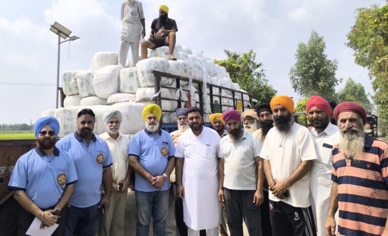 ਸਰੱਬਤ ਦਾ ਭਲਾ ਟਰੱਸਟ ਨੇ ਸਰਹੱਦੀ ਪਿੰਡਾਂ ‘ਚ 20 ਟਨ ਪਸ਼ੂ-ਚਾਰਾ ਵੰਡਿਆ