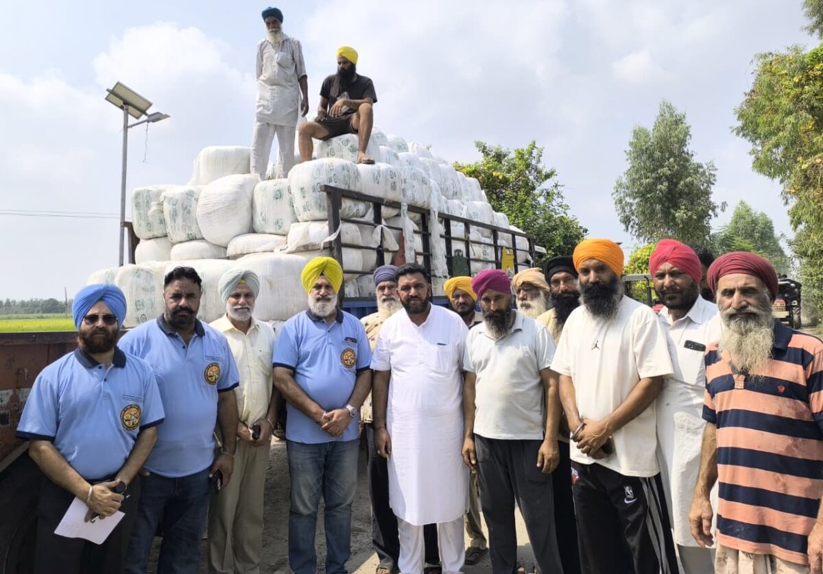 ਸਰੱਬਤ ਦਾ ਭਲਾ ਟਰੱਸਟ ਨੇ ਸਰਹੱਦੀ ਪਿੰਡਾਂ ‘ਚ 20 ਟਨ ਪਸ਼ੂ-ਚਾਰਾ ਵੰਡਿਆ