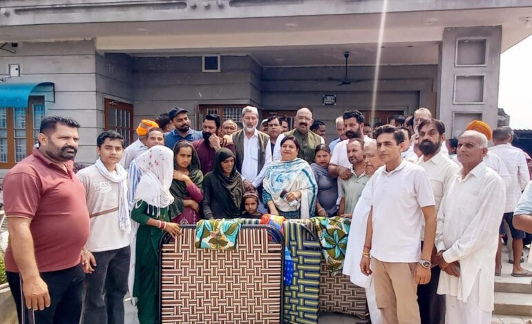 ਪਿੰਡ ਅਦਾਲਤਗੜ੍ਹ ਵਿੱਚ ਹੜ੍ਹਾਂ ਕਾਰਨ ਵੱਡਾ ਨੁਕਸਾਨ, ਭਾਜਪਾ ਵਿਧਾਇਕ ਅਸ਼ਵਨੀ ਸ਼ਰਮਾ ਨੇ ਕੀਤਾ ਦੌਰਾ,