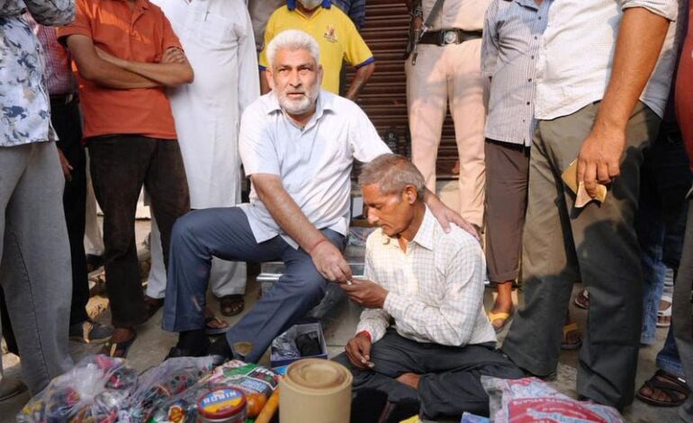 ਹੜ੍ਹ ਪੀੜਤਾਂ ਨਾਲ ਚਟਾਨ ਵਾਂਗ ਖੜ੍ਹੀ ਪੰਜਾਬ ਸਰਕਾਰ! ਰੋਜ਼ਗਾਰ ਮੁੜ ਖੜ੍ਹਾ ਕਰਨ ਲਈ ਖੋਲ੍ਹਿਆ ਮਦਦ ਦਾ ਖਜ਼ਾਨਾ, ਪਰਿਵਾਰਾਂ ਨੂੰ ਮਿਲੀ ਵਿੱਤੀ ਸਹਾਇਤਾ!