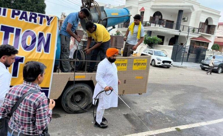 ਗਲੀ-ਗਲੀ ਤੱਕ ਪਹੁੰਚਿਆ ਸੈਨੀਟਾਈਜ਼ੇਸ਼ਨ ਅਭਿਆਨ, ਸਿੱਖਿਆ ਮੰਤਰੀ ਹਰਜੋਤ ਸਿੰਘ ਬੈਂਸ ਨੇ ਖੁਦ ਸੰਭਾਲੀ ਕਮਾਨ