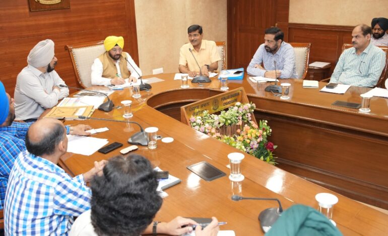 ਹੜ੍ਹਾਂ ਕਾਰਨ ਪੰਜਾਬ ਵਿੱਚ 4658 ਕਿਲੋਮੀਟਰ ਸੜਕਾਂ ਅਤੇ 68 ਪੁੱਲਾਂ ਦਾ ਹੋਇਆ ਨੁਕਸਾਨ: ਹਰਭਜਨ ਸਿੰਘ ਈ.ਟੀ.ਓ.