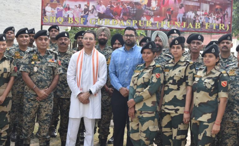 ਭਾਰਤ ਸਰਕਾਰ ਦੇ ਵਣਜ ਅਤੇ ਉਦਯੋਗ, ਇਲੈਕਟ੍ਰਾਨਿਕਸ ਅਤੇ ਸੂਚਨਾ ਤਕਨਾਲੋਜੀ ਰਾਜ ਮੰਤਰੀ ਜਿਤਿਨ ਪ੍ਰਸਾਦ ਵੱਲੋਂ ਸੈਕਟਰ ਹੈੱਡਕੁਆਰਟਰ ਗੁਰਦਾਸਪੁਰ ਦਾ ਦੌਰਾ