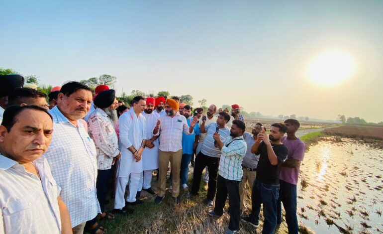 ਕੇਂਦਰੀ ਰਾਜ ਮੰਤਰੀ ਜਤਿਨ ਪ੍ਰਸਾਦ ਅਤੇ ਭਾਜਪਾ ਜ਼ਿਲ੍ਹਾ ਪ੍ਰਧਾਨ ਬਘੇਲ ਸਿੰਘ ਬਾਹੀਆਂ ਨੇ ਹੜ੍ਹ ਪ੍ਰਭਾਵਿਤ ਇਲਾਕਿਆਂ ਦਾ ਕੀਤਾ ਦੌਰਾ