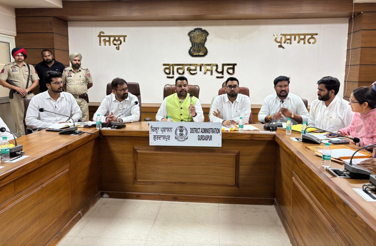 ਪੰਜਾਬ ਰਾਜ ਘੱਟ ਗਿਣਤੀਆਂ ਕਮਿਸ਼ਨ ਦੇ ਚੇਅਰਮੈਨ ਜਤਿੰਦਰ ਮਸੀਹ ਗੌਰਵ ਨੇ ਘੱਟ ਗਿਣਤੀ ਨਾਲ ਸਬੰਧਿਤ ਭਾਈਚਾਰੇ ਦੀਆਂ ਮੁਸ਼ਕਲਾਂ ਦੇ ਹੱਲ ਲਈ ਅਧਿਕਾਰੀਆਂ ਨਾਲ ਮੀਟਿੰਗ ਕੀਤੀ