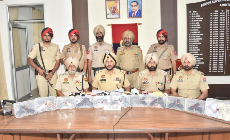 ਸਰਹੱਦ ਪਾਰੋਂ ਚਲਾਏ ਜਾ ਰਹੇ ਹਥਿਆਰ ਤਸਕਰੀ ਮਾਡਿਊਲ ਦਾ ਪਰਦਾਫ਼ਾਸ਼ ; 10 ਪਿਸਤੌਲਾਂ, 2.5 ਲੱਖ ਰੁਪਏ ਹਵਾਲਾ ਰਾਸ਼ੀ ਸਮੇਤ ਤਿੰਨ ਗ੍ਰਿਫ਼ਤਾਰ