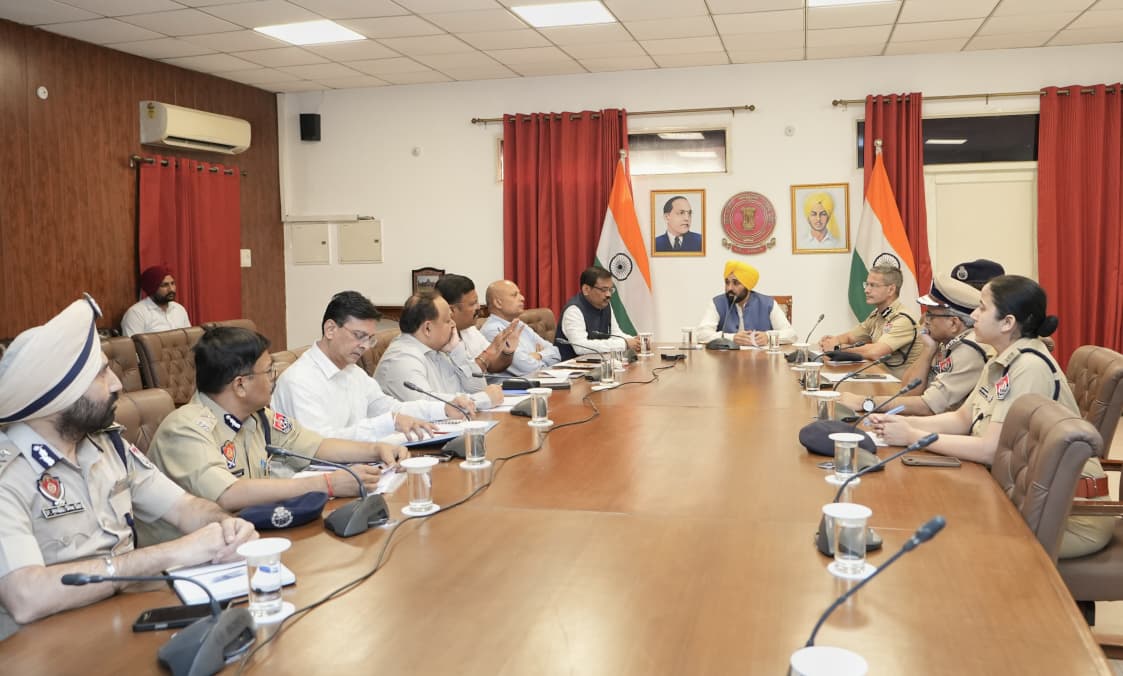 ਪੰਜਾਬ ਦੇ ਅਮਨ ਤੇ ਤਰੱਕੀ ਦੀਆਂ ਵਿਰੋਧੀ ਤਾਕਤਾਂ ਨਾਲ ਬਿਲਕੁੱਲ ਲਿਹਾਜ਼ ਨਾ ਵਰਤਣ ਦੀ ਨੀਤੀ ਅਪਣਾਓ: ਮੁੱਖ ਮੰਤਰੀ ਦੇ ਸੀ.ਪੀਜ਼ ਤੇ ਐਸ.ਐਸ.ਪੀਜ਼ ਨੂੰ ਨਿਰਦੇਸ਼