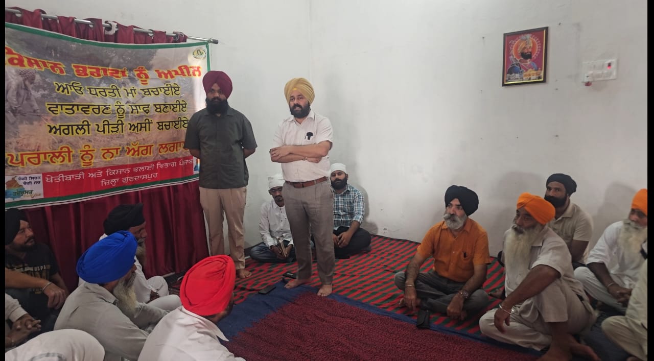 ਵਧੀਕ ਡਿਪਟੀ ਕਮਿਸ਼ਨਰ ਹਰਜਿੰਦਰ ਸਿੰਘ ਬੇਦੀ ਖੇਤੀਬਾੜੀ ਅਧਿਕਾਰੀਆਂ ਨਾਲ ਪਿੰਡ ਜੋਈਆਂ ਵਿਖੇ ਪਹੁੰਚੇ