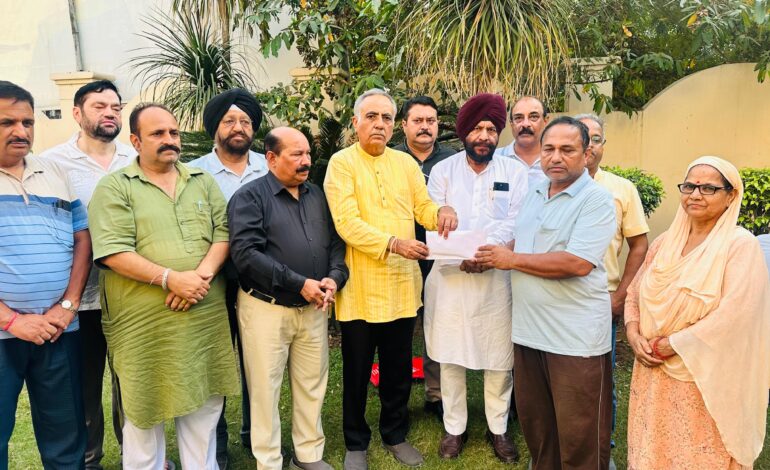 ਰਮਨ ਬਹਿਲ ਦੀ ਪ੍ਰੇਰਨਾ ਸਦਕਾ ਵਪਾਰ ਮੰਡਲ ਨੇ ਲੋੜਵੰਦਾਂ ਨੂੰ 90000 ਦੀ ਸਹਾਇਤਾ ਰਾਸ਼ੀ ਵੰਡੀ